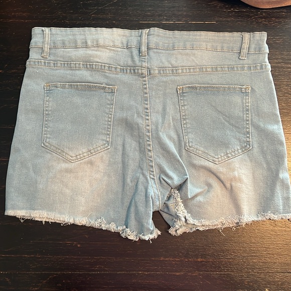 Women’s Blue Frayed Hem Denim Shorts - Picture 8 of 8